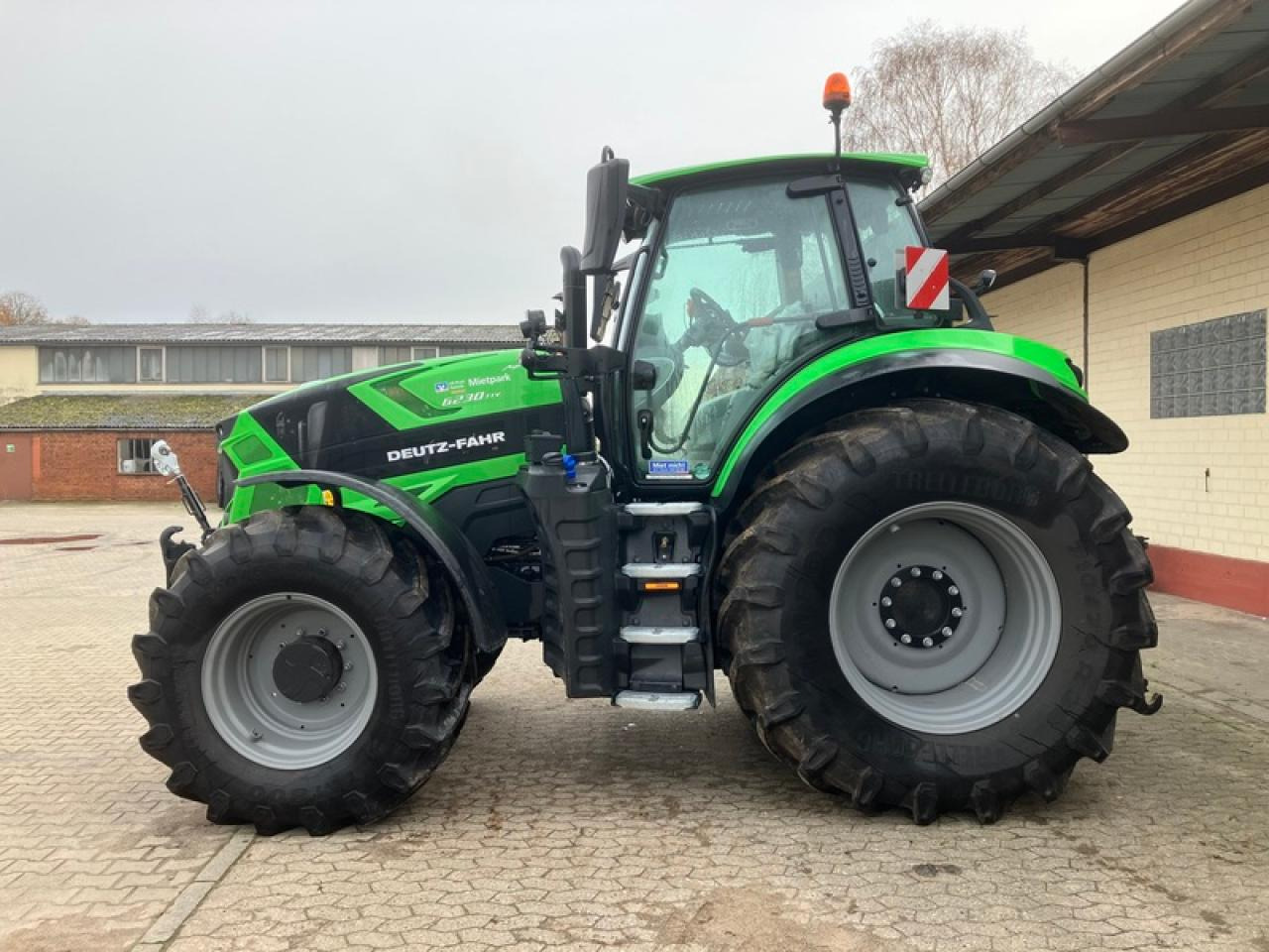 Deutz-Fahr 6230 TTV - Трактор: фото 2 Deutz-Fahr 6230 TTV - Трактор: фото 2