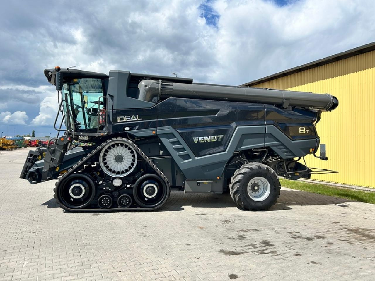 Fendt IDEAL 8 T JOYSTICK-LENKUNG - Зерноуборочный комбайн: фото 1 Fendt IDEAL 8 T JOYSTICK-LENKUNG - Зерноуборочный комбайн: фото 1