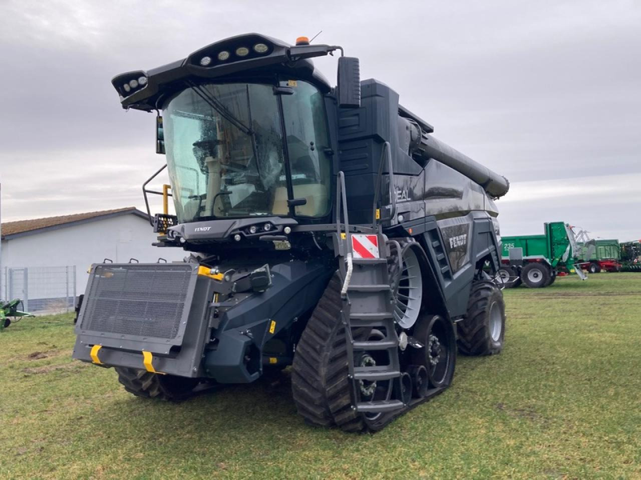 Fendt IDEAL 9 INKL. SCHNEIDWERK+WAGEN - Зерноуборочный комбайн: фото 2 Fendt IDEAL 9 INKL. SCHNEIDWERK+WAGEN - Зерноуборочный комбайн: фото 2