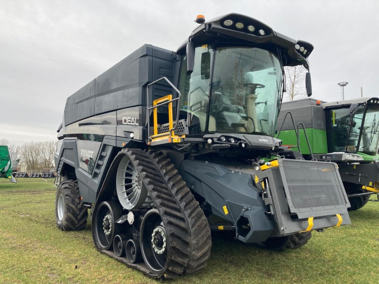 Fendt IDEAL 9 INKL. SCHNEIDWERK+WAGEN - Зерноуборочный комбайн: фото 1 Fendt IDEAL 9 INKL. SCHNEIDWERK+WAGEN - Зерноуборочный комбайн: фото 1