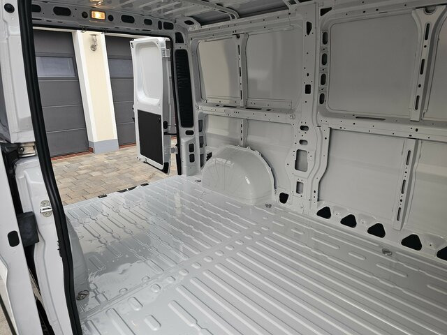 Цельнометаллический фургон FIAT Ducato 35 140 Serie10-9.2 L2H1 Premium Kabine...: фото 31 Цельнометаллический фургон FIAT Ducato 35 140 Serie10-9.2 L2H1 Premium Kabine...: фото 31