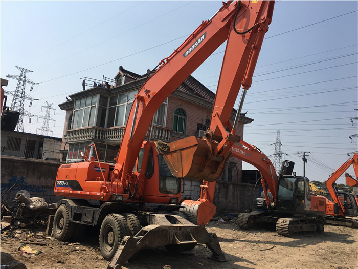 Doosan DH210w-7 wheel excavator - Колёсный экскаватор: фото 3 Doosan DH210w-7 wheel excavator - Колёсный экскаватор: фото 3