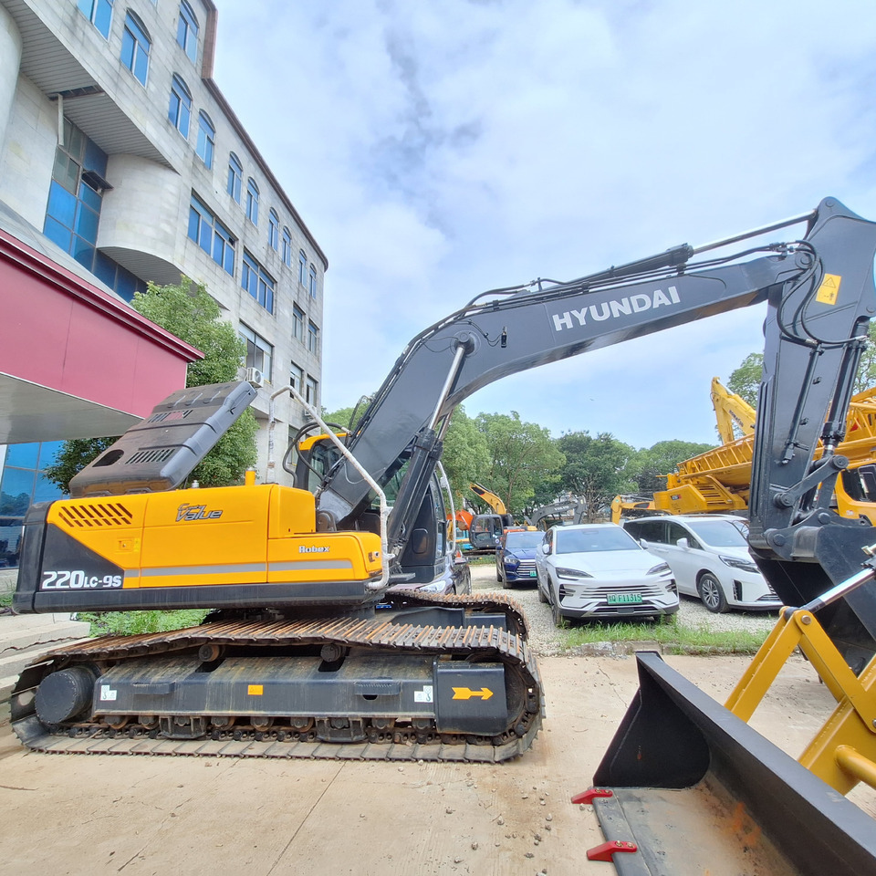 Hyundai 220LC-9S Excavator - Гусеничный экскаватор: фото 2 Hyundai 220LC-9S Excavator - Гусеничный экскаватор: фото 2