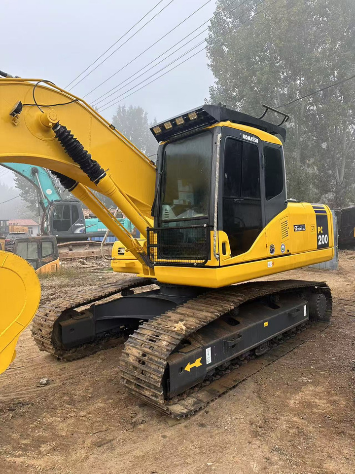 Komatsu PC200-7 excavator - Гусеничный экскаватор: фото 1 Komatsu PC200-7 excavator - Гусеничный экскаватор: фото 1