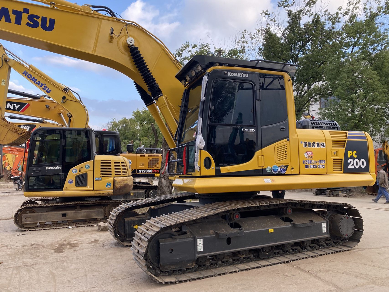 Komatsu PC200-8 Excavator - Гусеничный экскаватор: фото 2 Komatsu PC200-8 Excavator - Гусеничный экскаватор: фото 2