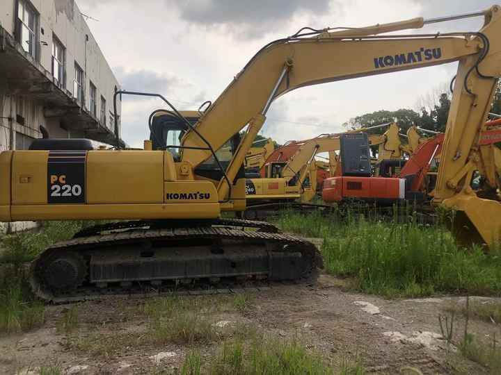 Komatsu PC220-7 - Гусеничный экскаватор: фото 5 Komatsu PC220-7 - Гусеничный экскаватор: фото 5