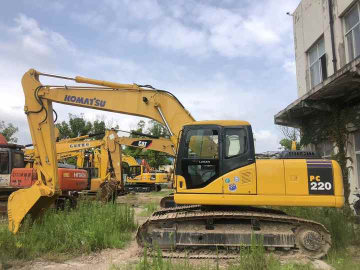 Komatsu PC220-7 - Гусеничный экскаватор: фото 1 Komatsu PC220-7 - Гусеничный экскаватор: фото 1