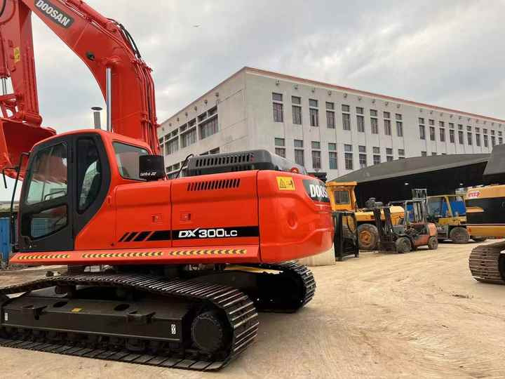 Original Korea Doosan Used Excavator 30 Ton Doosan DX300LC Crawler Excavator For Sale - Гусеничный экскаватор: фото 5 Original Korea Doosan Used Excavator 30 Ton Doosan DX300LC Crawler Excavator For Sale - Гусеничный экскаватор: фото 5