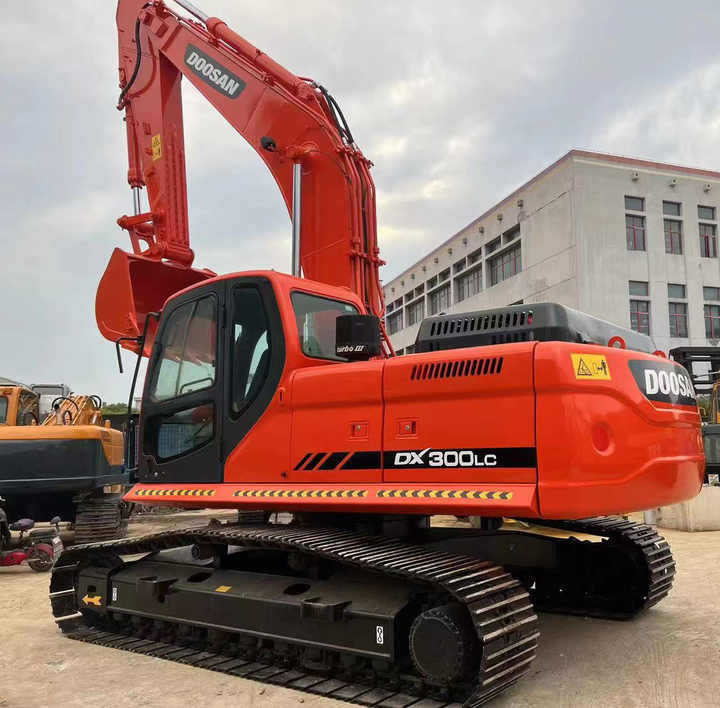 Original Korea Doosan Used Excavator 30 Ton Doosan DX300LC Crawler Excavator For Sale - Гусеничный экскаватор: фото 4 Original Korea Doosan Used Excavator 30 Ton Doosan DX300LC Crawler Excavator For Sale - Гусеничный экскаватор: фото 4