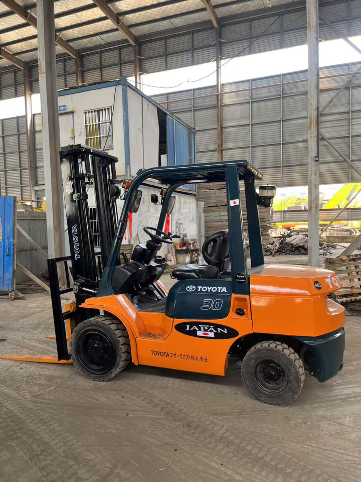 Toyota FD30 Forklift - Дизельный погрузчик: фото 2 Toyota FD30 Forklift - Дизельный погрузчик: фото 2