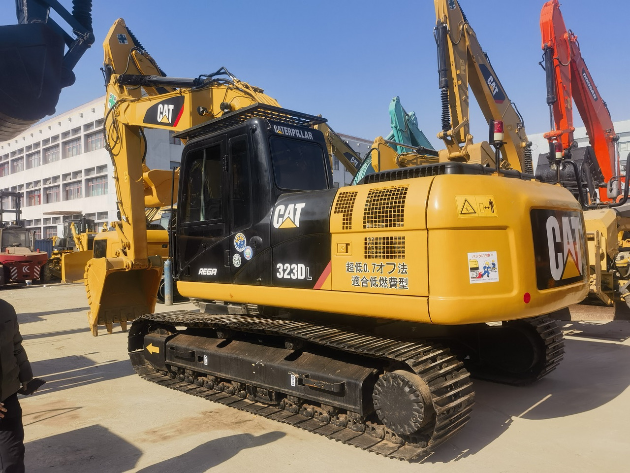 Cat 323d excavators - Экскаватор: фото 1 Cat 323d excavators - Экскаватор: фото 1