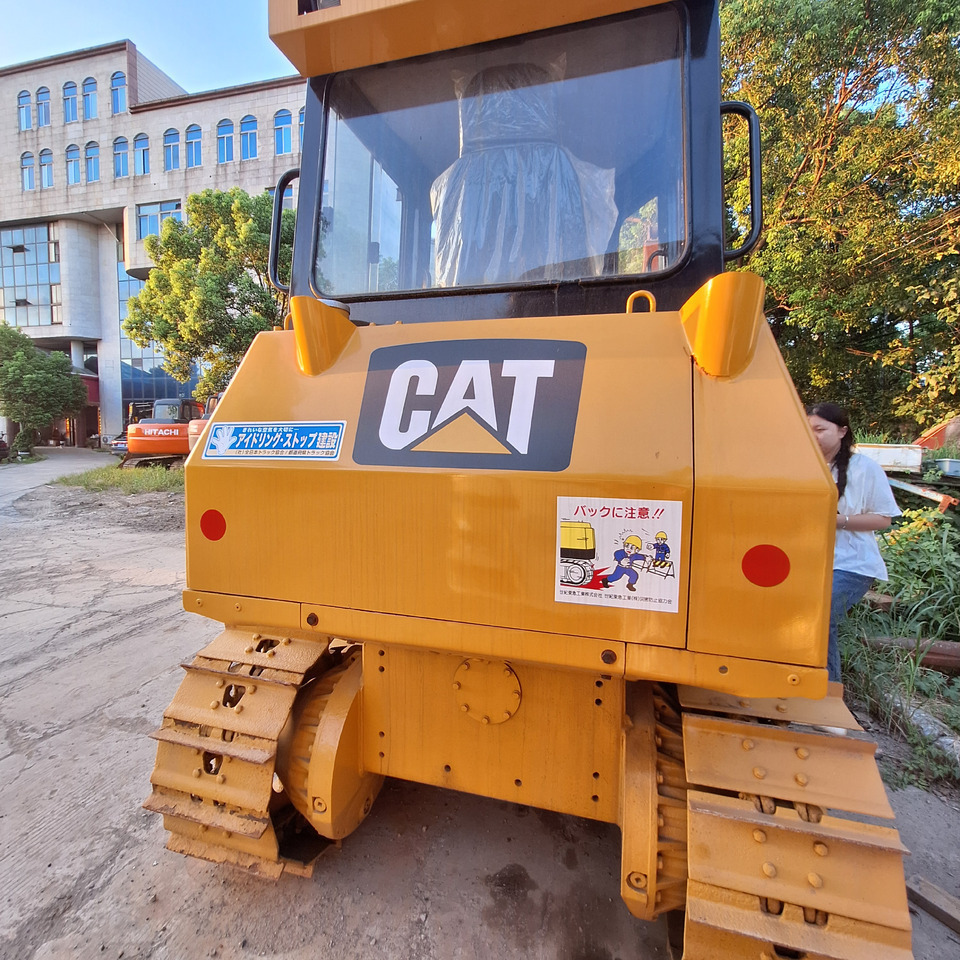 Used caterpillar cat D5k bulldozer - Бульдозер: фото 1 Used caterpillar cat D5k bulldozer - Бульдозер: фото 1