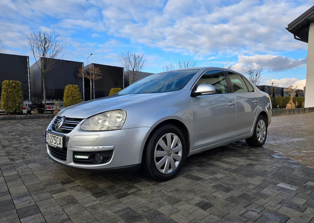 Volkswagen Jetta 2.0 TDI Sportline - Седан: фото 4 Volkswagen Jetta 2.0 TDI Sportline - Седан: фото 4
