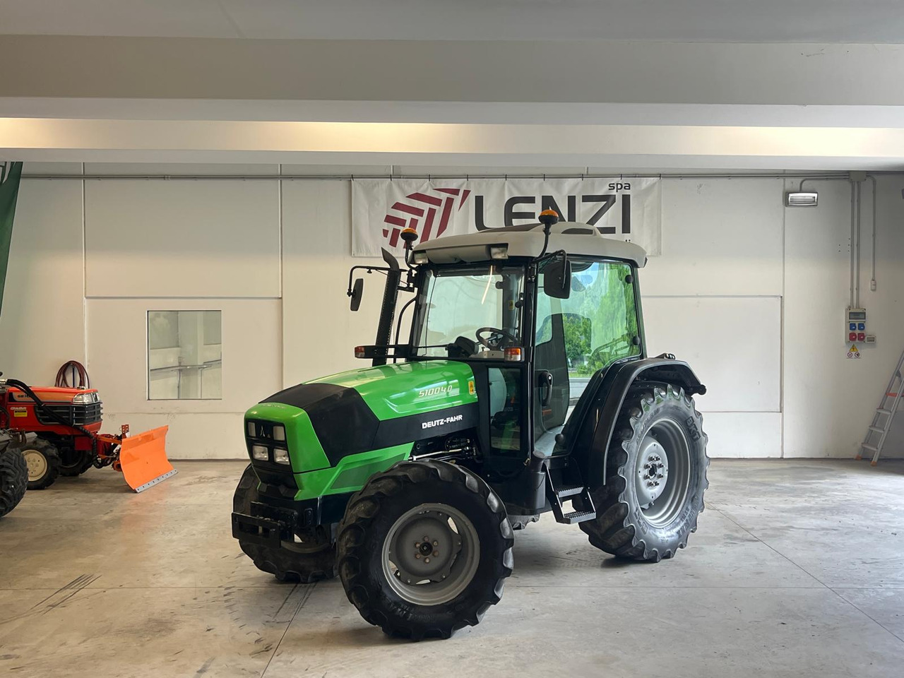 DEUTZ-FAHR 5100.4 D - Трактор: фото 1 DEUTZ-FAHR 5100.4 D - Трактор: фото 1