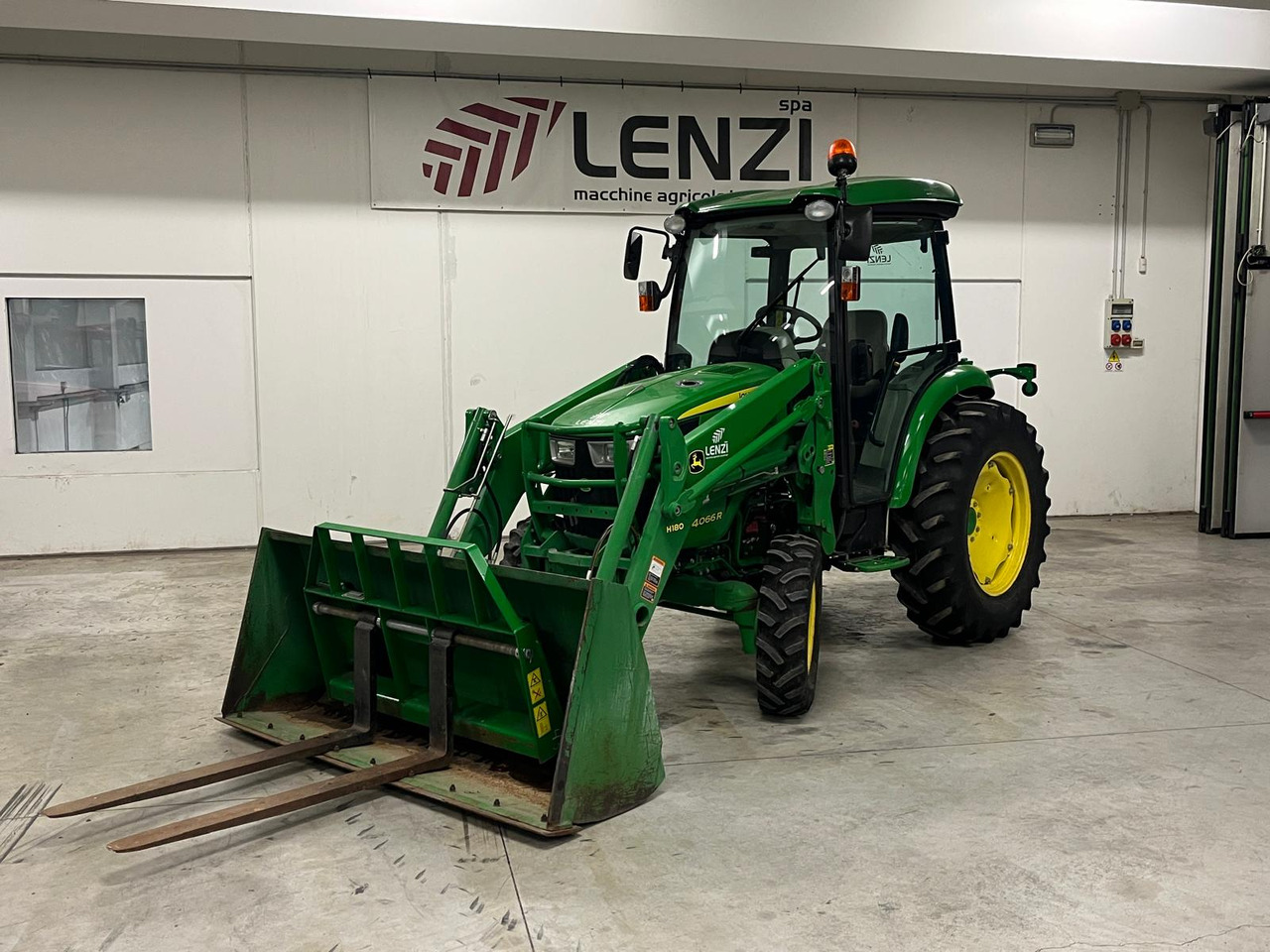 JOHN DEERE 4066 R ( IDROSTATICO ) - Трактор: фото 2 JOHN DEERE 4066 R ( IDROSTATICO ) - Трактор: фото 2