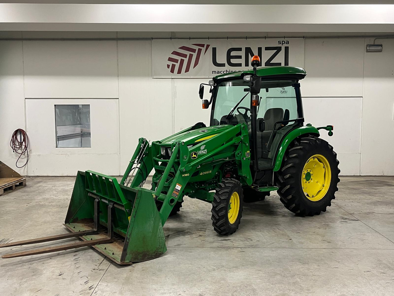 JOHN DEERE 4066 R ( IDROSTATICO ) - Трактор: фото 1 JOHN DEERE 4066 R ( IDROSTATICO ) - Трактор: фото 1