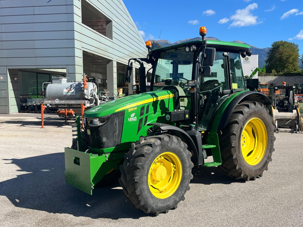 JOHN DEERE 5115M - Трактор: фото 2 JOHN DEERE 5115M - Трактор: фото 2