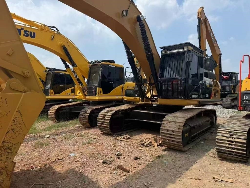 CAT 330 D L - Гусеничный экскаватор: фото 1 CAT 330 D L - Гусеничный экскаватор: фото 1