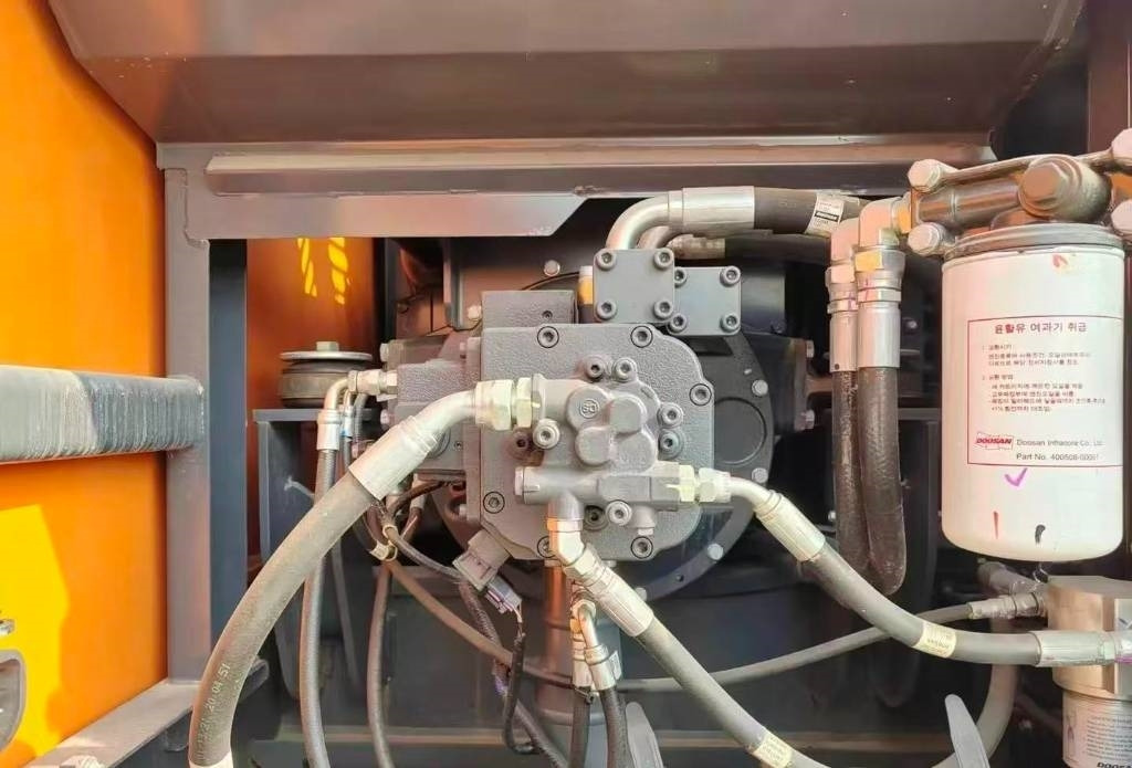 Doosan DX 220  - Гусеничный экскаватор: фото 3 Doosan DX 220  - Гусеничный экскаватор: фото 3