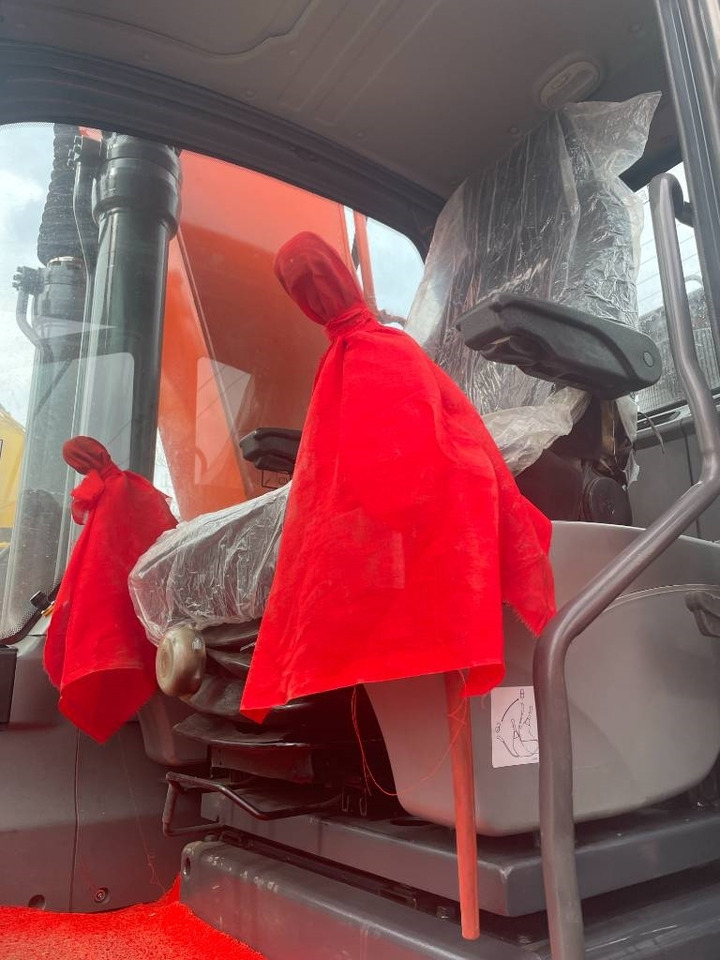 Doosan DX 225  - Гусеничный экскаватор: фото 2 Doosan DX 225  - Гусеничный экскаватор: фото 2