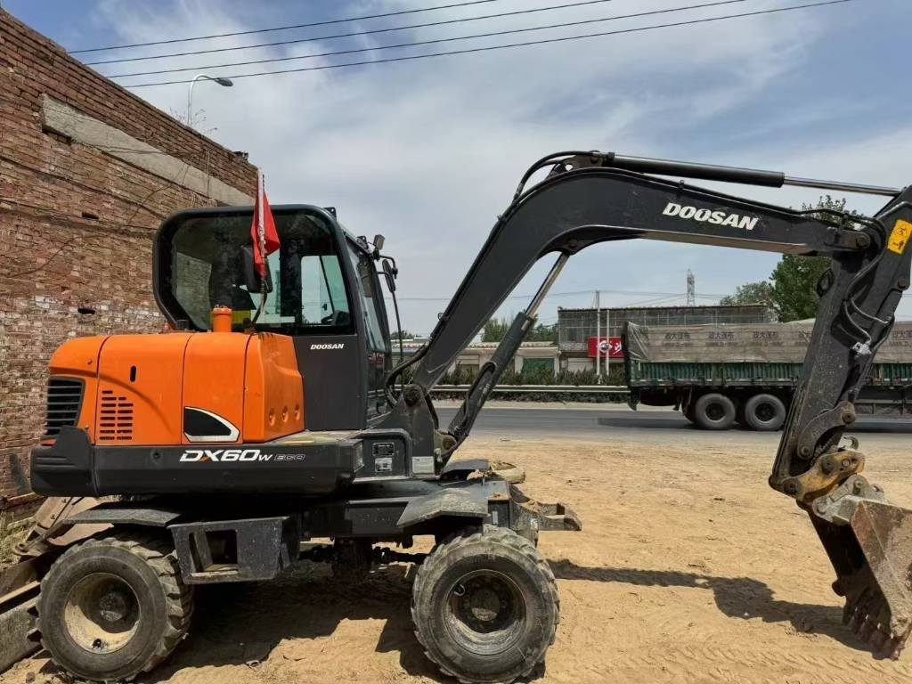 Doosan DX 60  - Мини-экскаватор: фото 3 Doosan DX 60  - Мини-экскаватор: фото 3