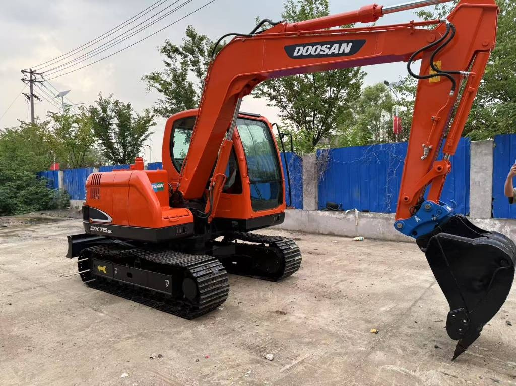 Doosan DX 75  - Гусеничный экскаватор: фото 1 Doosan DX 75  - Гусеничный экскаватор: фото 1