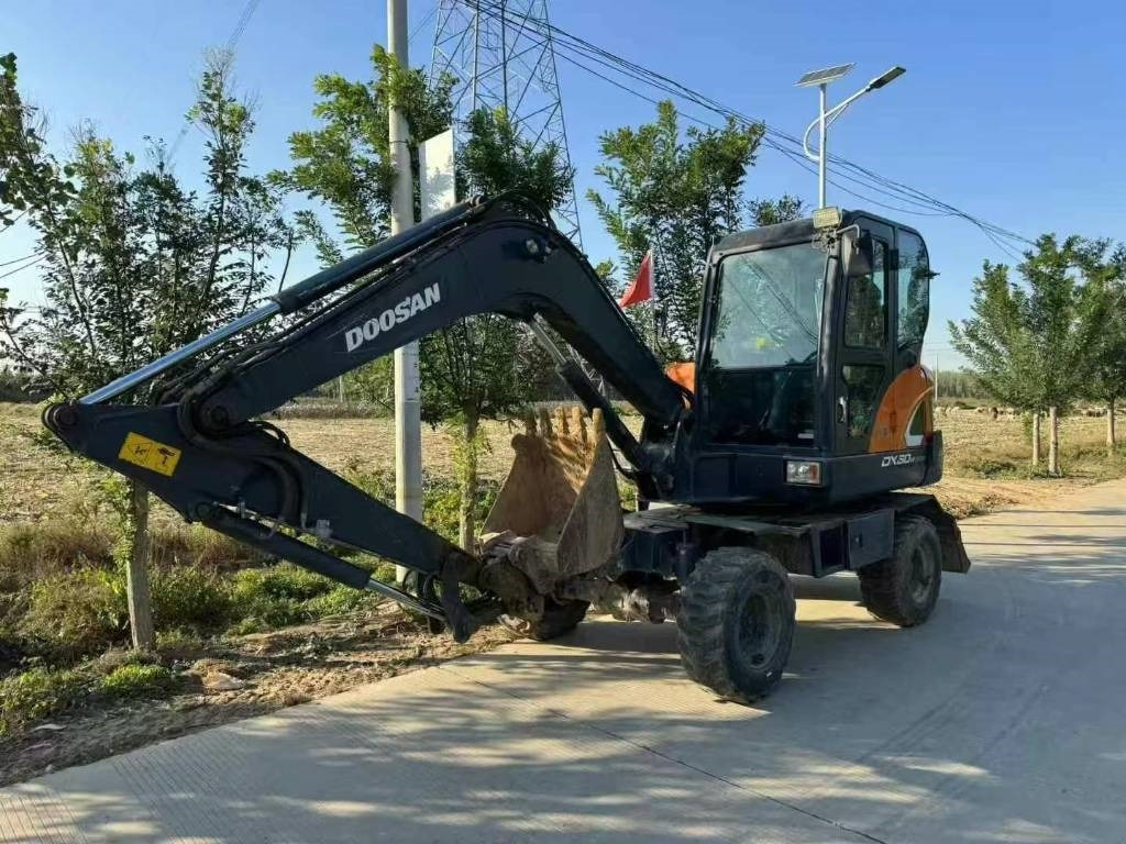 Doosan DX60W - Колёсный экскаватор: фото 4 Doosan DX60W - Колёсный экскаватор: фото 4