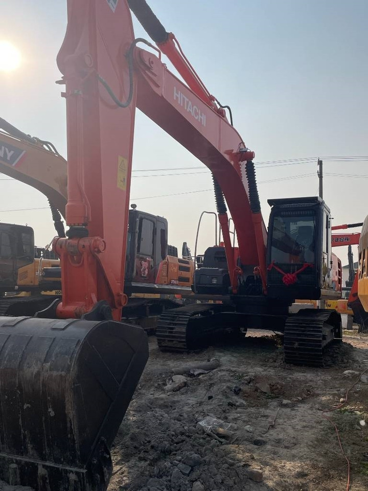 Hitachi 210LC - Гусеничный экскаватор: фото 4 Hitachi 210LC - Гусеничный экскаватор: фото 4