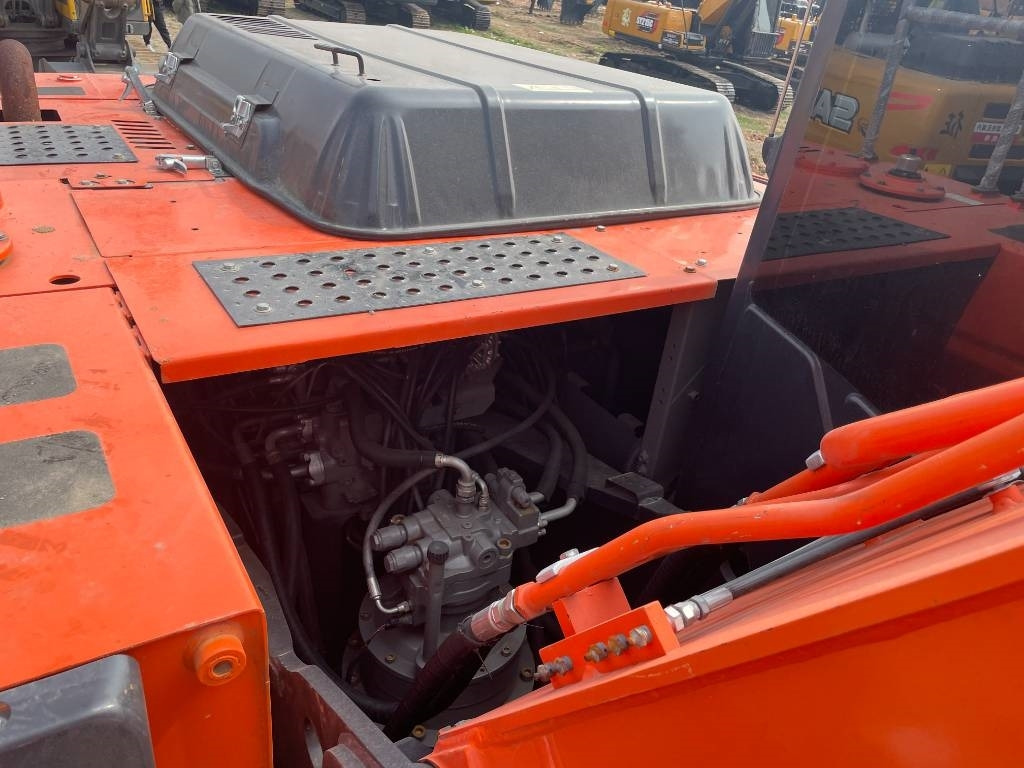 Hitachi ZX 240 - Гусеничный экскаватор: фото 2 Hitachi ZX 240 - Гусеничный экскаватор: фото 2