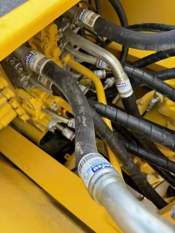 Komatsu PC 220-8 - Гусеничный экскаватор: фото 5 Komatsu PC 220-8 - Гусеничный экскаватор: фото 5