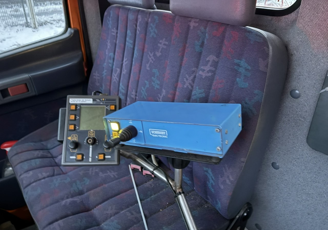 Mercedes-Benz Inny Mercedes-Benz Mercedes Vario 815 Wywrotka 4X4 2004 Pług posypywarka odśnieżarka - Снегоуборочная машина: фото 4 Mercedes-Benz Inny Mercedes-Benz Mercedes Vario 815 Wywrotka 4X4 2004 Pług posypywarka odśnieżarka - Снегоуборочная машина: фото 4