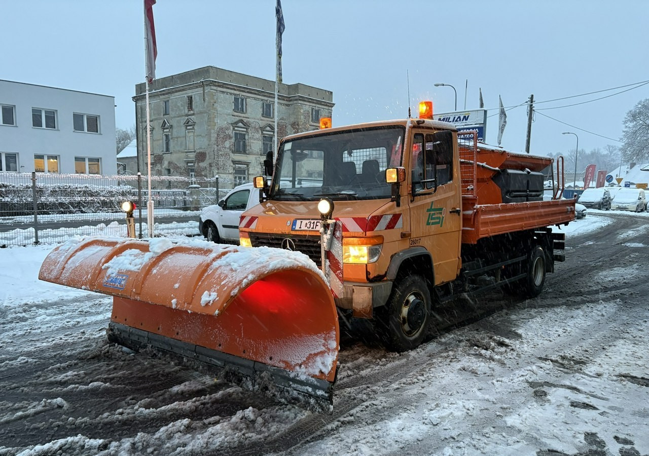 Mercedes-Benz Inny Mercedes-Benz Mercedes Vario 815 Wywrotka 4X4 2004 Pług posypywarka odśnieżarka - Снегоуборочная машина: фото 1 Mercedes-Benz Inny Mercedes-Benz Mercedes Vario 815 Wywrotka 4X4 2004 Pług posypywarka odśnieżarka - Снегоуборочная машина: фото 1
