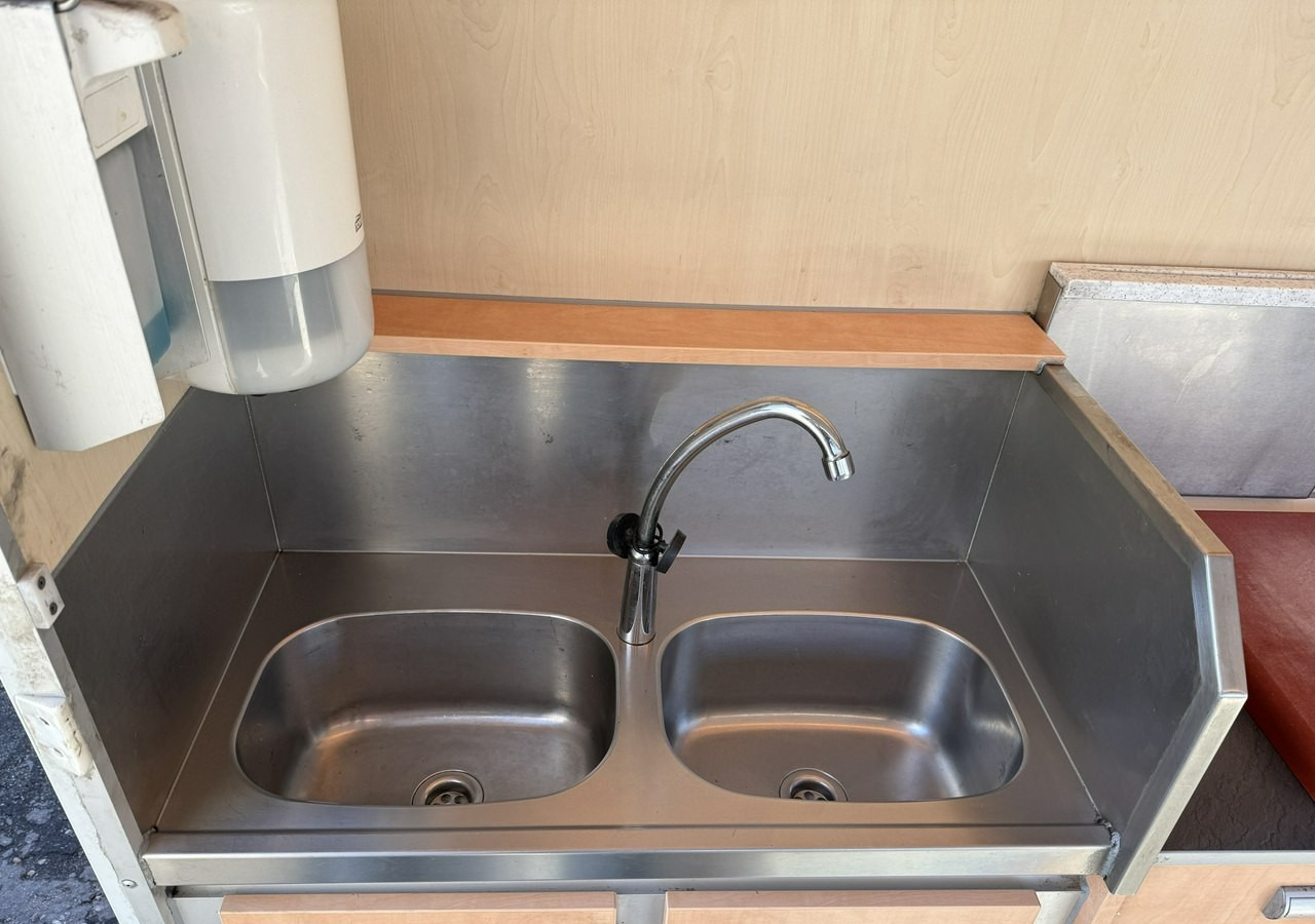 Торговый грузовик Renault Master Autosklep wędlin Gastronomiczny Food Truck Foodtruck Sklep Borco 201: фото 11 Торговый грузовик Renault Master Autosklep wędlin Gastronomiczny Food Truck Foodtruck Sklep Borco 201: фото 11