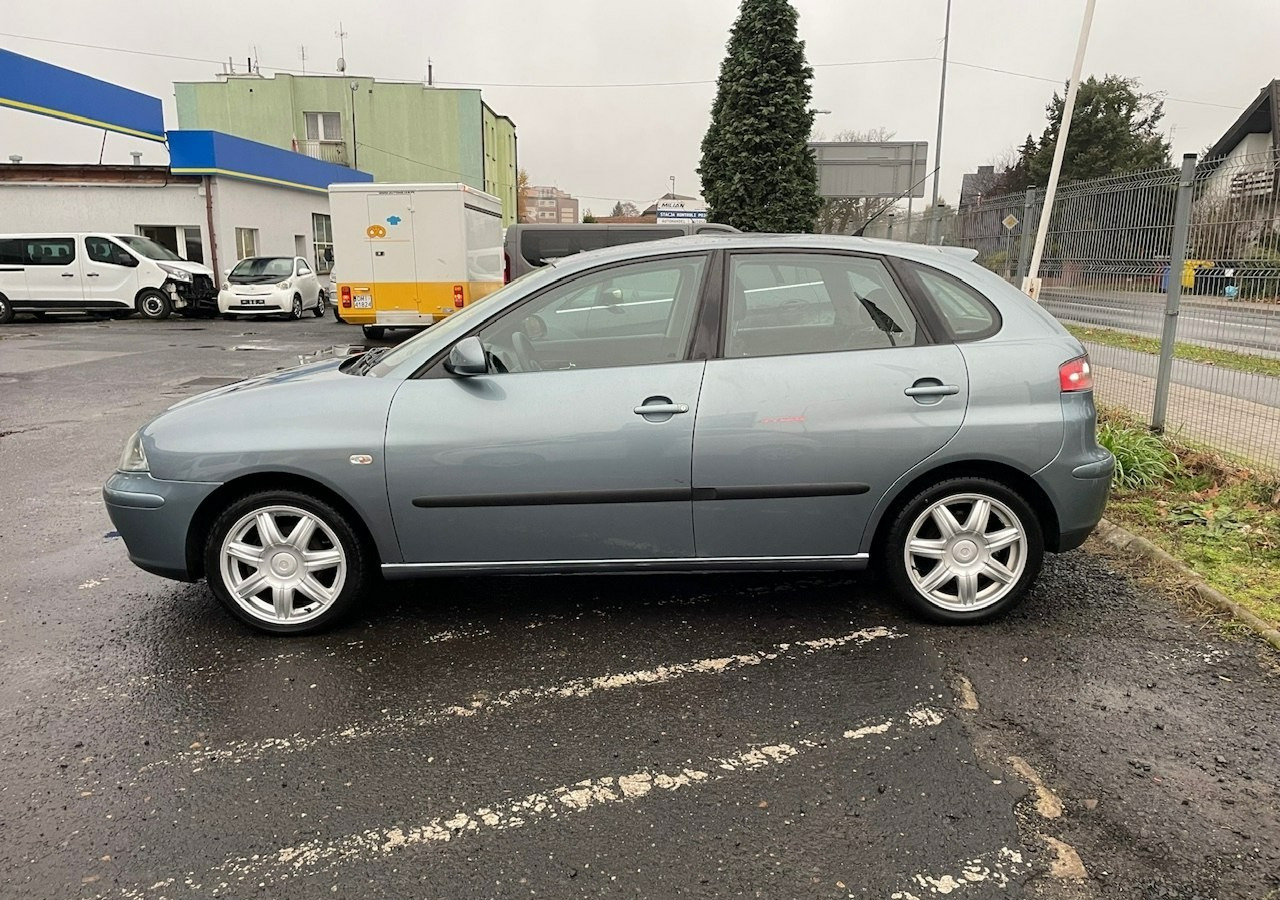 SEAT Ibiza IV 1,4 16V 75KM Sport Edition 1właściciel Klimatronik Alufelgi 2006 - Хэтчбек: фото 2 SEAT Ibiza IV 1,4 16V 75KM Sport Edition 1właściciel Klimatronik Alufelgi 2006 - Хэтчбек: фото 2