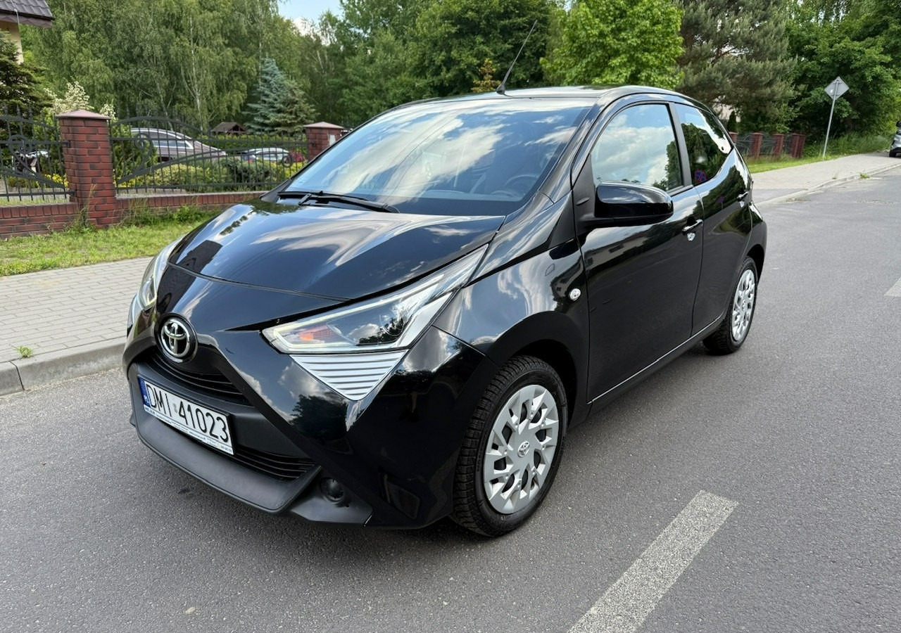 Toyota Aygo II Toyota Aygo 1.0-16V Klima Salon PL 24651km Model 2021 - Хэтчбек: фото 1 Toyota Aygo II Toyota Aygo 1.0-16V Klima Salon PL 24651km Model 2021 - Хэтчбек: фото 1
