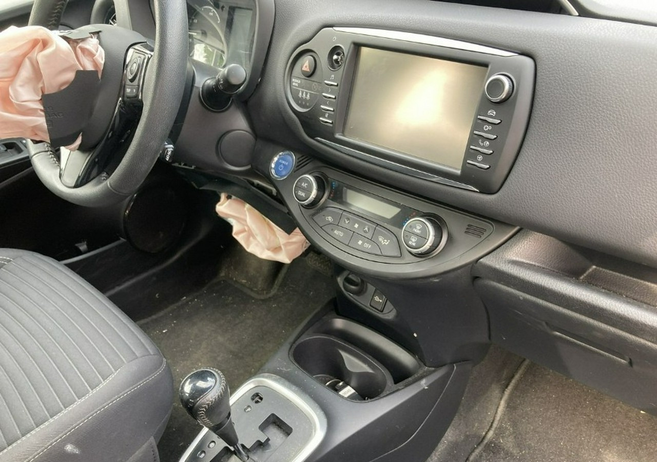 Toyota Yaris III Toyota Yaris Hybrid 1.5 VVT-i Y20 Model 2019 Salon PL - Хэтчбек: фото 3 Toyota Yaris III Toyota Yaris Hybrid 1.5 VVT-i Y20 Model 2019 Salon PL - Хэтчбек: фото 3