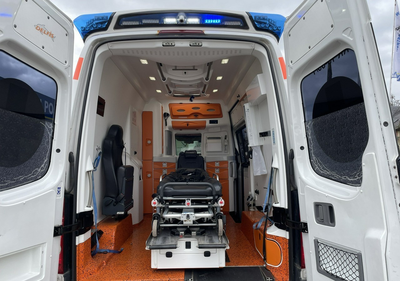 Volkswagen Crafter Crafter 2.0-163KM Karetka Ambulans Wyposażony Model 2016 - Машина скорой помощи: фото 3 Volkswagen Crafter Crafter 2.0-163KM Karetka Ambulans Wyposażony Model 2016 - Машина скорой помощи: фото 3