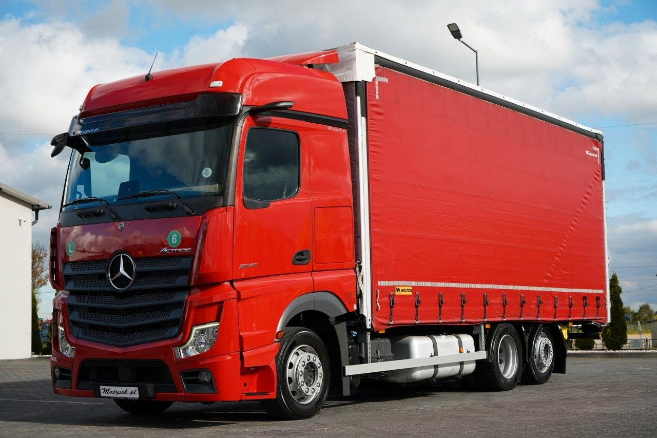 Mercedes-Benz ACTROS 2545 / SOLÓWKA / 6x2 / OŚ PODNOSZONA / B - Тентованный грузовик: фото 1 Mercedes-Benz ACTROS 2545 / SOLÓWKA / 6x2 / OŚ PODNOSZONA / B - Тентованный грузовик: фото 1