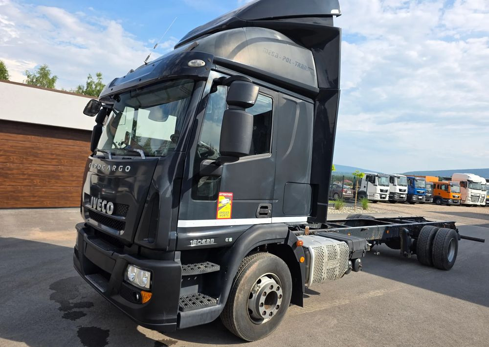 Iveco EUROCARGO 160E28 RAMA DO ZABUDOWY/ LAWETA / MANUAL / - Тентованный грузовик: фото 3 Iveco EUROCARGO 160E28 RAMA DO ZABUDOWY/ LAWETA / MANUAL / - Тентованный грузовик: фото 3