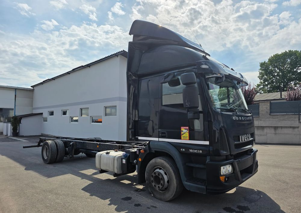 Iveco EUROCARGO 160E28 RAMA DO ZABUDOWY/ LAWETA / MANUAL / - Тентованный грузовик: фото 2 Iveco EUROCARGO 160E28 RAMA DO ZABUDOWY/ LAWETA / MANUAL / - Тентованный грузовик: фото 2