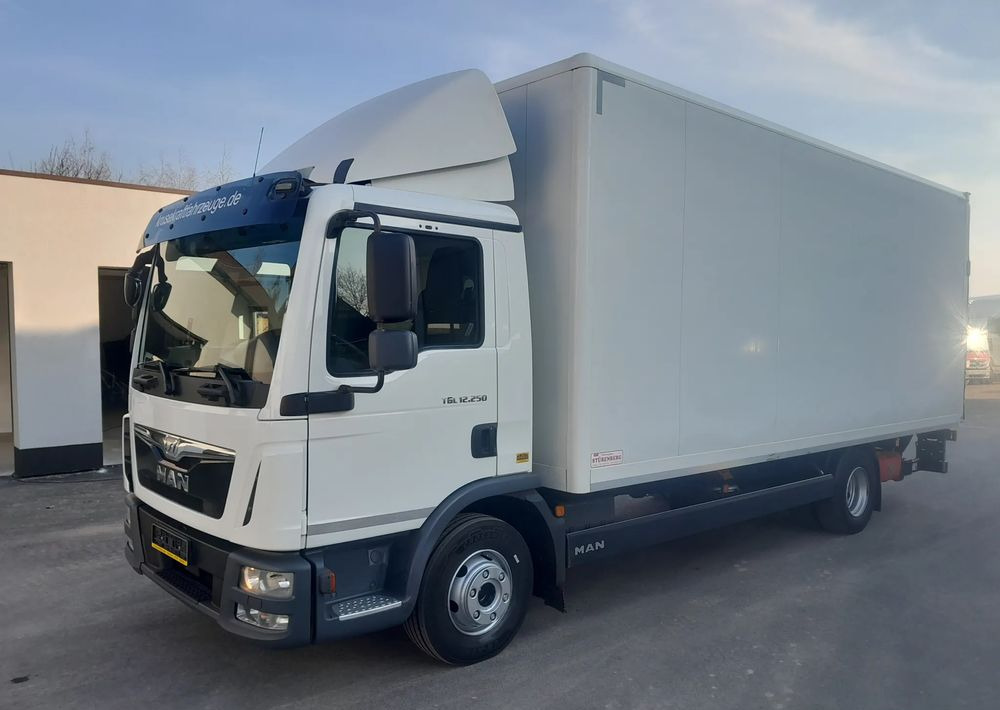 MAN TGL 12.250 NAUKA JAZDY / ELKA / L / MANUAL 8 / - Тентованный грузовик: фото 1 MAN TGL 12.250 NAUKA JAZDY / ELKA / L / MANUAL 8 / - Тентованный грузовик: фото 1