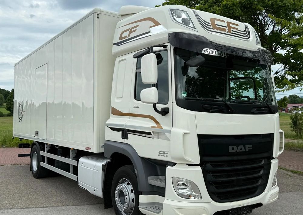 DAF CF 330/10.2017/KONTENER MEBLOWY/IZOTERMA/WINDA/18 PALET/E6/NISKI PRZEBIEG/Z NIEMIEC/JAK NOWY/DUŻY SILNIK/ - Грузовик с закрытым кузовом: фото 2 DAF CF 330/10.2017/KONTENER MEBLOWY/IZOTERMA/WINDA/18 PALET/E6/NISKI PRZEBIEG/Z NIEMIEC/JAK NOWY/DUŻY SILNIK/ - Грузовик с закрытым кузовом: фото 2