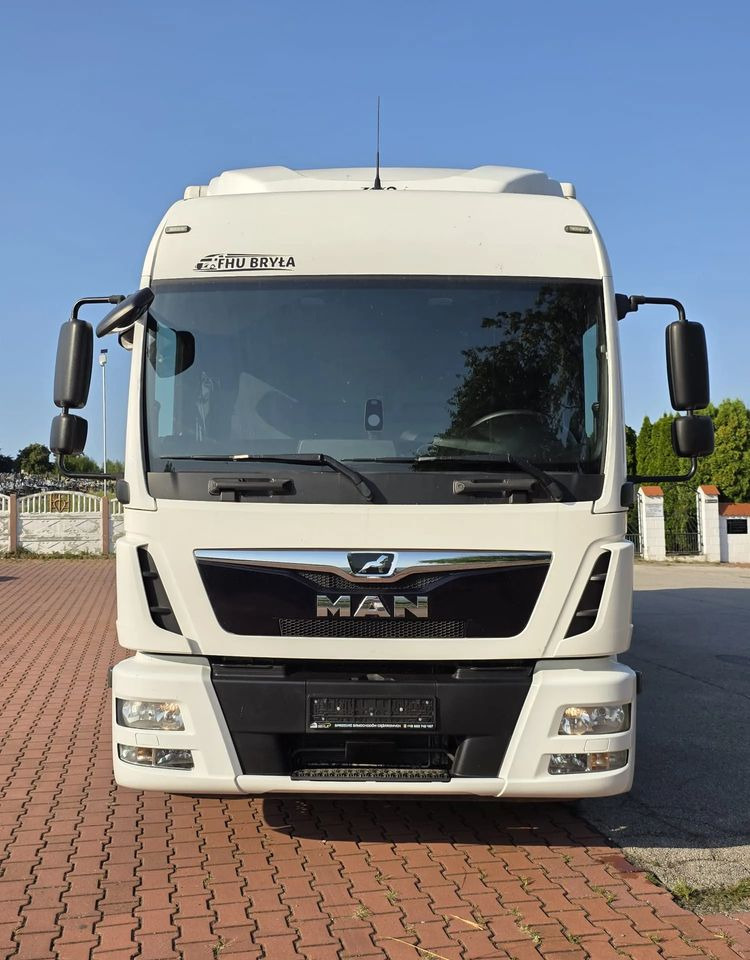 MAN TGL 12.250 / KONTENER / IZOTERMA / WINDA / 2019R / EURO 6 / PEŁEN SERWIS / 6 TON ŁADOWNOŚĆ / SPROWADZONY / ZADBANY / JAK NOWY / KSIĄŻKA SERWISOWA / E6 / 17 PALET - Грузовик с закрытым кузовом: фото 3 MAN TGL 12.250 / KONTENER / IZOTERMA / WINDA / 2019R / EURO 6 / PEŁEN SERWIS / 6 TON ŁADOWNOŚĆ / SPROWADZONY / ZADBANY / JAK NOWY / KSIĄŻKA SERWISOWA / E6 / 17 PALET - Грузовик с закрытым кузовом: фото 3
