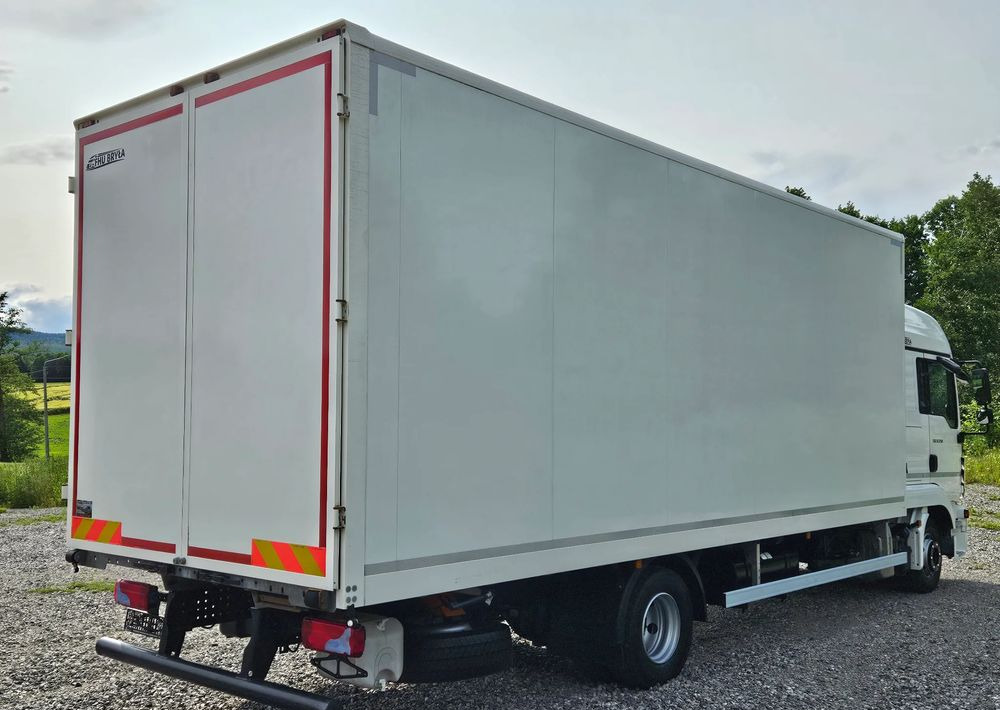 MAN TGL 12.250 / KONTENER / IZOTERMA / WINDA / 2019R / EURO 6 / PEŁEN SERWIS / 6 TON ŁADOWNOŚĆ / SPROWADZONY / ZADBANY / JAK NOWY / KSIĄŻKA SERWISOWA / E6 / 17 PALET - Грузовик с закрытым кузовом: фото 4 MAN TGL 12.250 / KONTENER / IZOTERMA / WINDA / 2019R / EURO 6 / PEŁEN SERWIS / 6 TON ŁADOWNOŚĆ / SPROWADZONY / ZADBANY / JAK NOWY / KSIĄŻKA SERWISOWA / E6 / 17 PALET - Грузовик с закрытым кузовом: фото 4