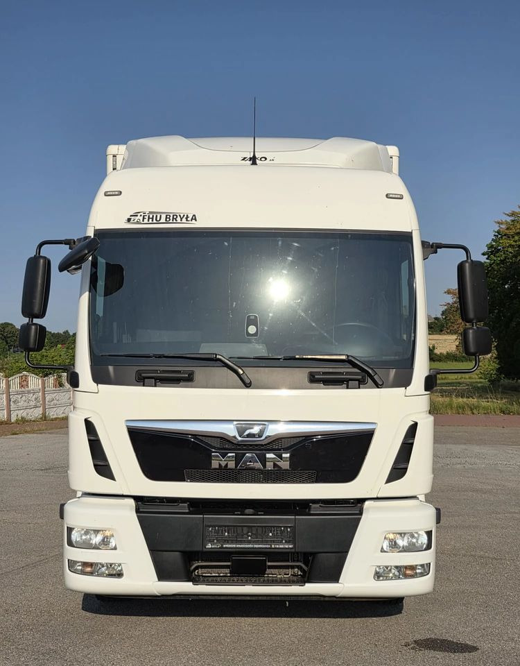 MAN TGL 12.250 / KONTENER / IZOTERMA / WINDA / 2019R / EURO 6 / PEŁEN SERWIS /  6 TON ŁADOWNOŚĆ  / SPROWADZONY / ZADBANY / JAK NOWY /  KSIĄŻKA SERWISOWA / E6 / 17 PALET - Грузовик с закрытым кузовом: фото 3 MAN TGL 12.250 / KONTENER / IZOTERMA / WINDA / 2019R / EURO 6 / PEŁEN SERWIS /  6 TON ŁADOWNOŚĆ  / SPROWADZONY / ZADBANY / JAK NOWY /  KSIĄŻKA SERWISOWA / E6 / 17 PALET - Грузовик с закрытым кузовом: фото 3