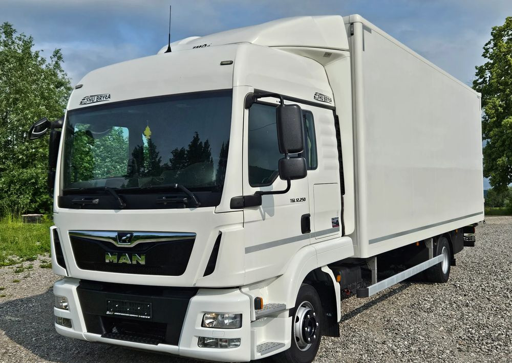 MAN TGL 12.250/KONTENER/IZOTERMA/WINDA/2019R/EURO 6/PEŁEN SERWIS/SPROWADZONY/ZADBANY/JAK NOWY/ KSIĄŻKA SERWISOWA/E6/17 PALET - Грузовик с закрытым кузовом: фото 1 MAN TGL 12.250/KONTENER/IZOTERMA/WINDA/2019R/EURO 6/PEŁEN SERWIS/SPROWADZONY/ZADBANY/JAK NOWY/ KSIĄŻKA SERWISOWA/E6/17 PALET - Грузовик с закрытым кузовом: фото 1