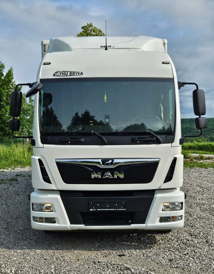 MAN TGL 12.250/KONTENER/IZOTERMA/WINDA/2019R/EURO 6/PEŁEN SERWIS/SPROWADZONY/ZADBANY/JAK NOWY/ KSIĄŻKA SERWISOWA/E6/17 PALET - Грузовик с закрытым кузовом: фото 3 MAN TGL 12.250/KONTENER/IZOTERMA/WINDA/2019R/EURO 6/PEŁEN SERWIS/SPROWADZONY/ZADBANY/JAK NOWY/ KSIĄŻKA SERWISOWA/E6/17 PALET - Грузовик с закрытым кузовом: фото 3