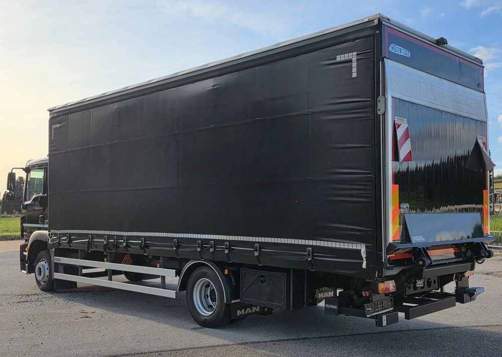 MAN TGM 12.290 / 15.290 / E6/ FIRANKA /BOCZNE DRZWI / BURTO-FIRANKA / 18PALET / WINDA / NISKI PRZEBIEG / 2018/ CAŁY NA PODUSZKACH / SERWISOWANY - Тентованный грузовик: фото 4 MAN TGM 12.290 / 15.290 / E6/ FIRANKA /BOCZNE DRZWI / BURTO-FIRANKA / 18PALET / WINDA / NISKI PRZEBIEG / 2018/ CAŁY NA PODUSZKACH / SERWISOWANY - Тентованный грузовик: фото 4