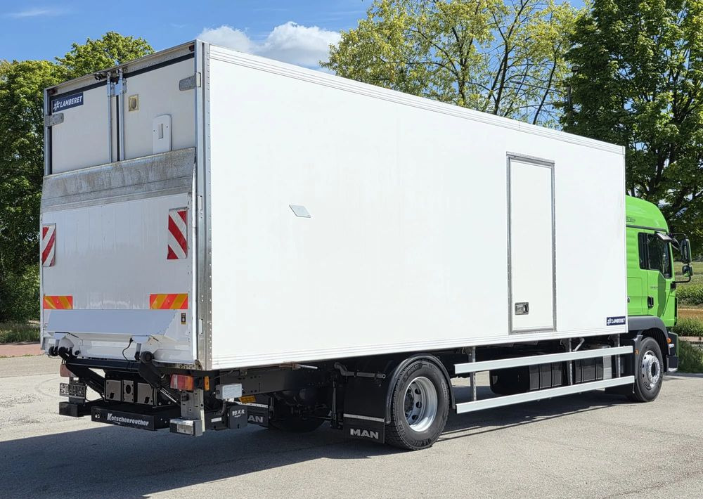 MAN TGM 18.340 / 18.290 / 15.290 / IZOTERMA / WINDA / 19PALET /E6 / SPROWADZONY / AUTOMAT / SYPIALKA / PIERWSZY WŁAŚCICIEL / BOCZNE DRZWI / STAN BARDZO DOBRY - Рефрижератор: фото 4 MAN TGM 18.340 / 18.290 / 15.290 / IZOTERMA / WINDA / 19PALET /E6 / SPROWADZONY / AUTOMAT / SYPIALKA / PIERWSZY WŁAŚCICIEL / BOCZNE DRZWI / STAN BARDZO DOBRY - Рефрижератор: фото 4