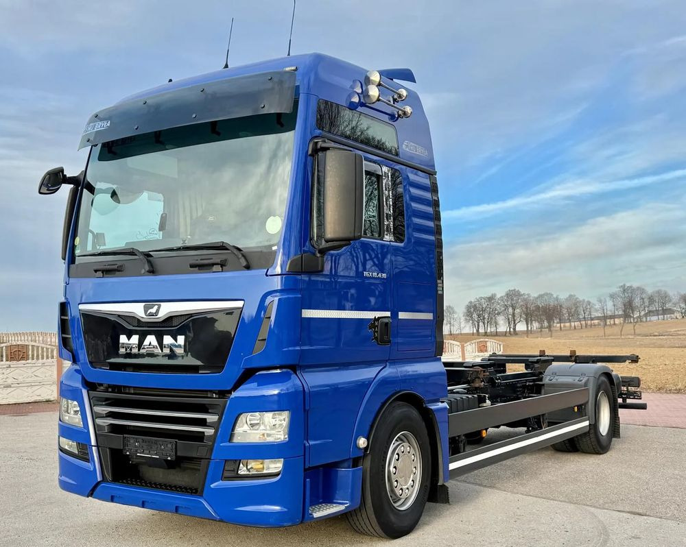 MAN TGX 18.430/SPROWADZONY/DO ŻYWCA/DO BYDŁA/2020/KLIMA POSTOJOWA/SERWISOWANY/JAK NOWY/NISKI PRZEBIEG/RAMA/BDF/E6 - Грузовик-шасси: фото 2 MAN TGX 18.430/SPROWADZONY/DO ŻYWCA/DO BYDŁA/2020/KLIMA POSTOJOWA/SERWISOWANY/JAK NOWY/NISKI PRZEBIEG/RAMA/BDF/E6 - Грузовик-шасси: фото 2